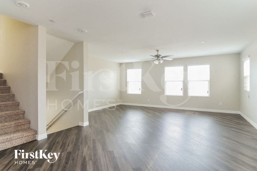 803 N Water St - Photo 3 of 15