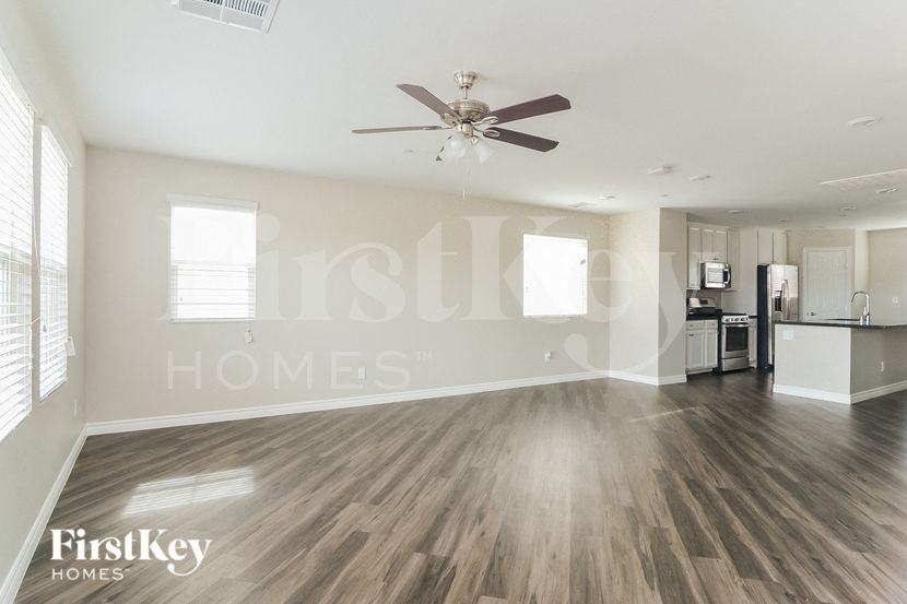 803 N Water St - Photo 4 of 15