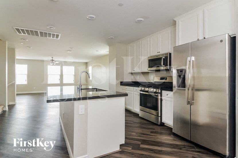 803 N Water St - Photo 6 of 15