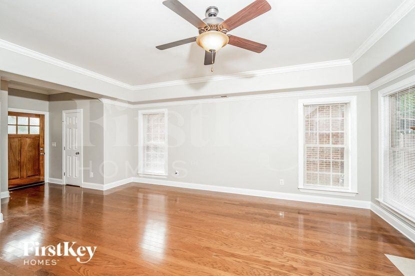 8624 Highlands Dr - Photo 3 of 15