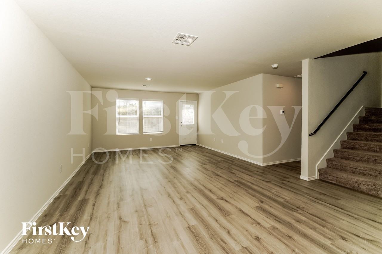 1914 Morse Way - Photo 3 of 15