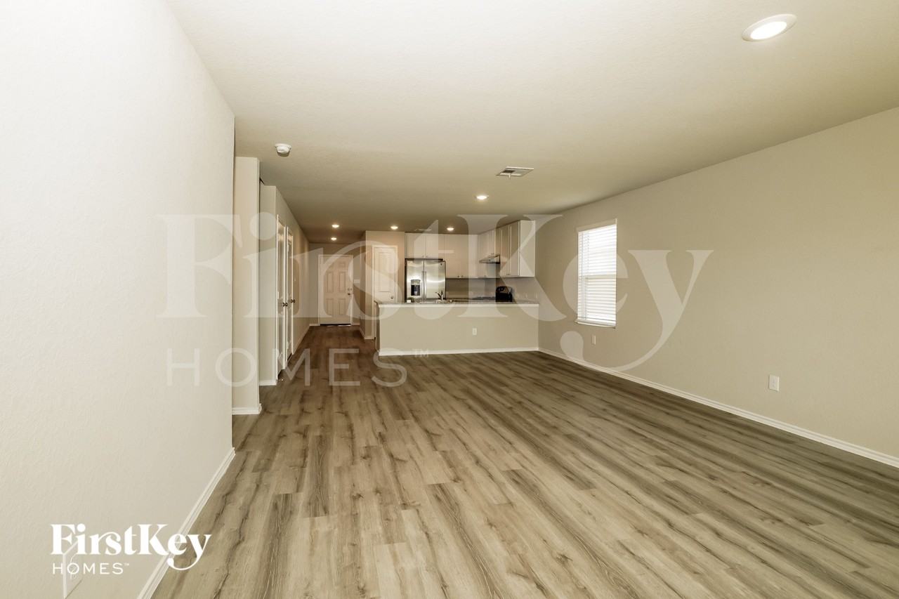 1914 Morse Way - Photo 4 of 15