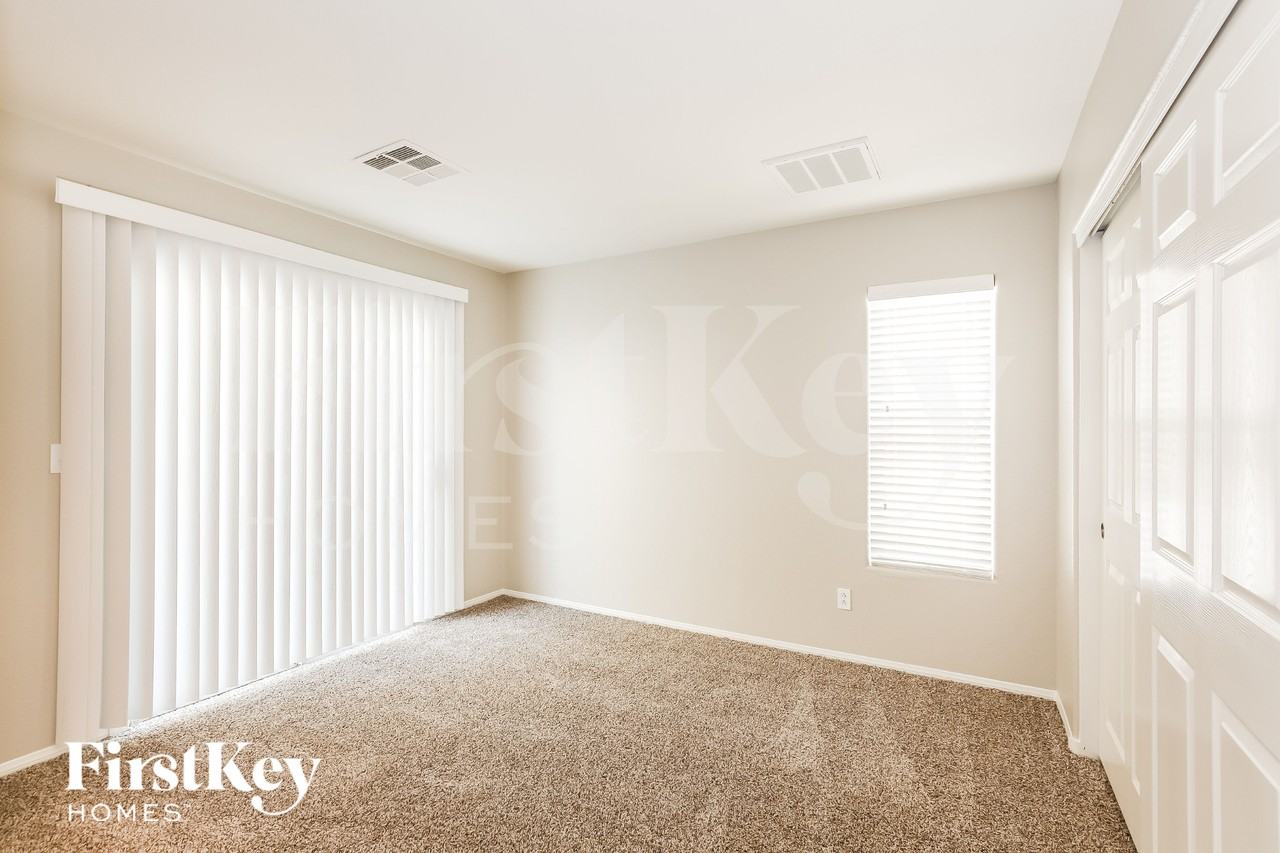 8944 Amy Olivia Ave - Photo 5 of 15