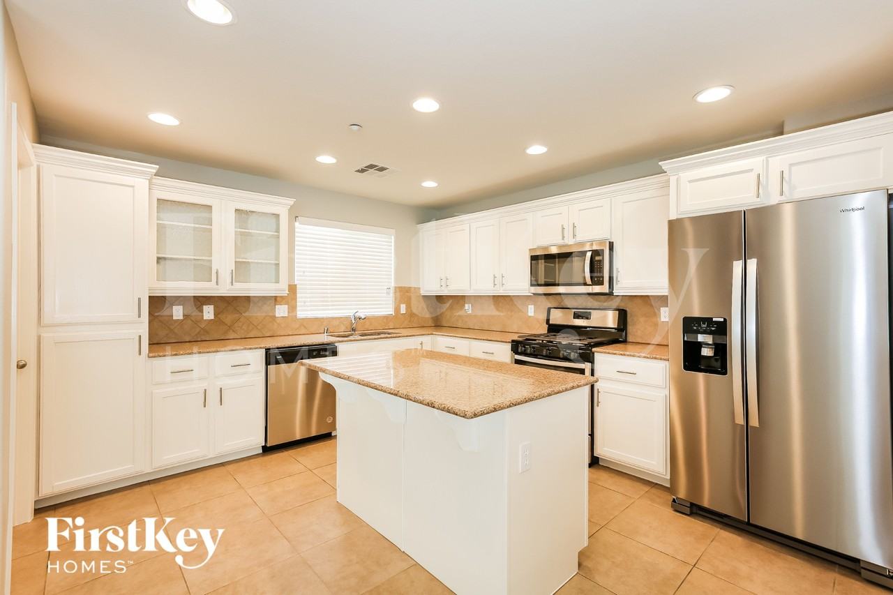 8944 Amy Olivia Ave - Photo 6 of 15