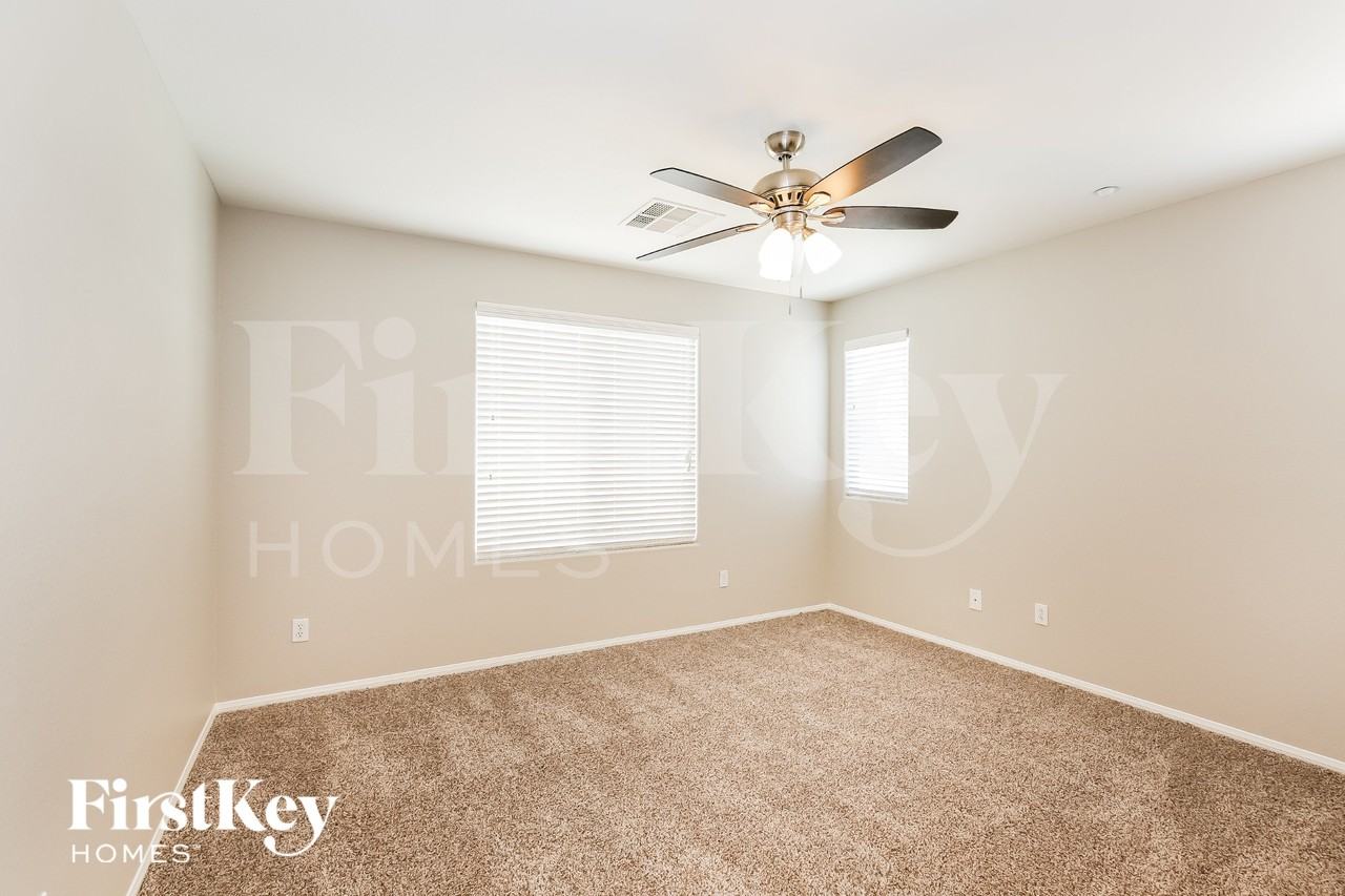 8944 Amy Olivia Ave - Photo 7 of 15