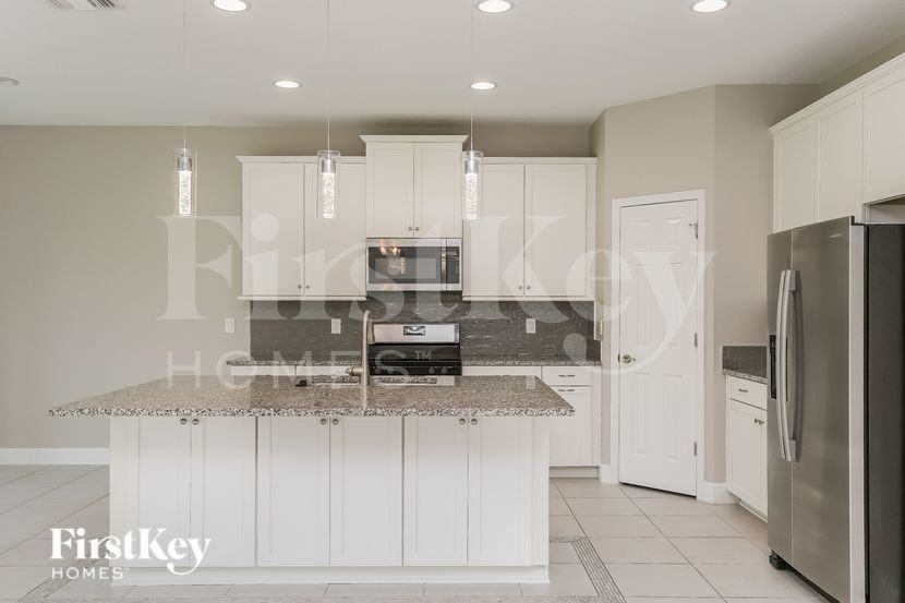 7512 Lantern Park Ave - Photo 4 of 15