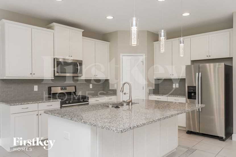 7512 Lantern Park Ave - Photo 5 of 15