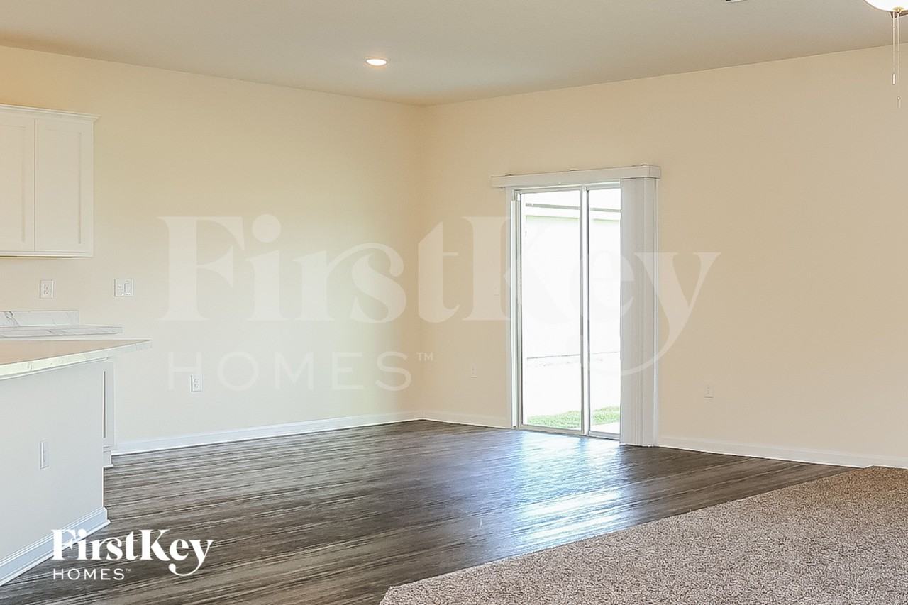 2587 Beachview Dr - Photo 5 of 15