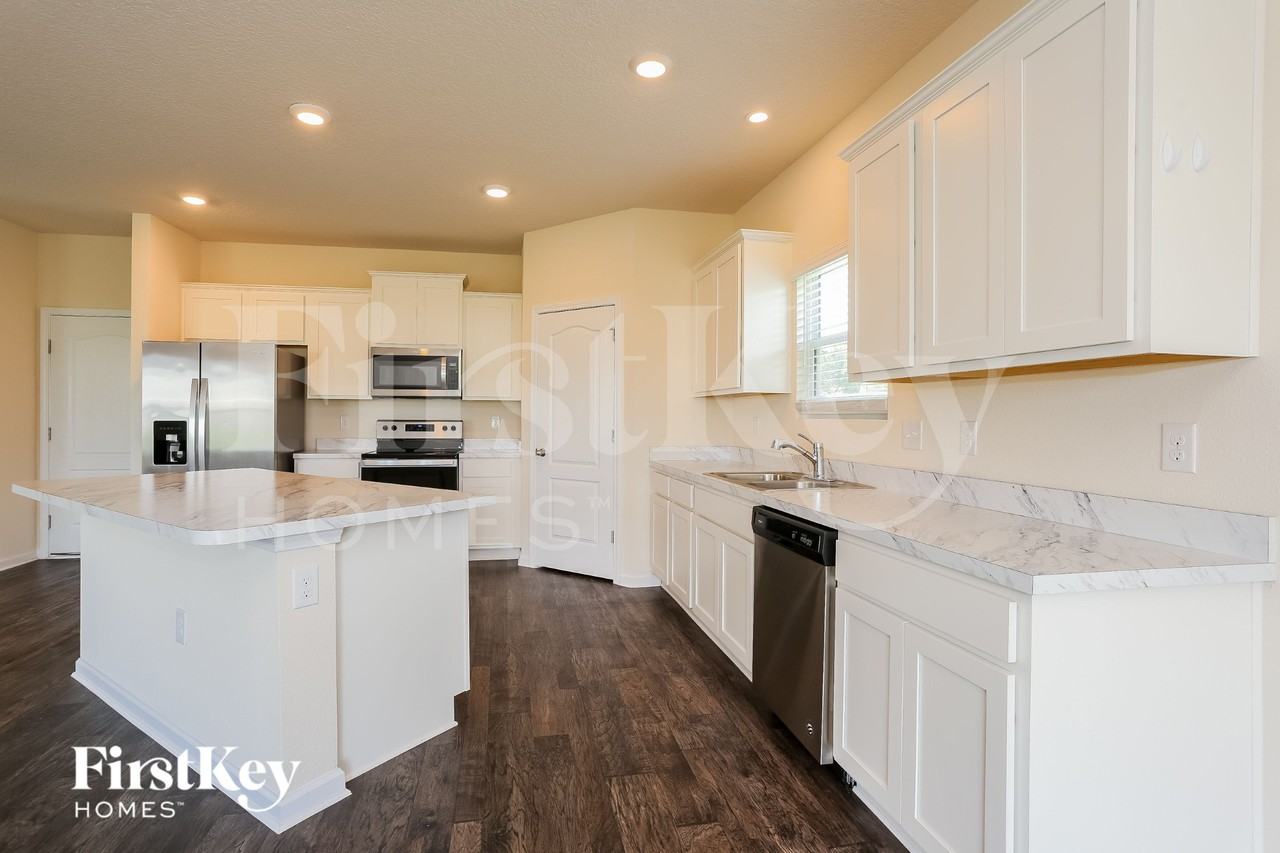 2587 Beachview Dr - Photo 7 of 15