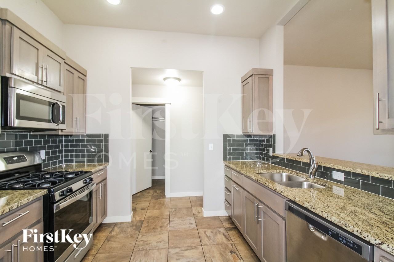 1612 Penn Ln - Photo 5 of 16