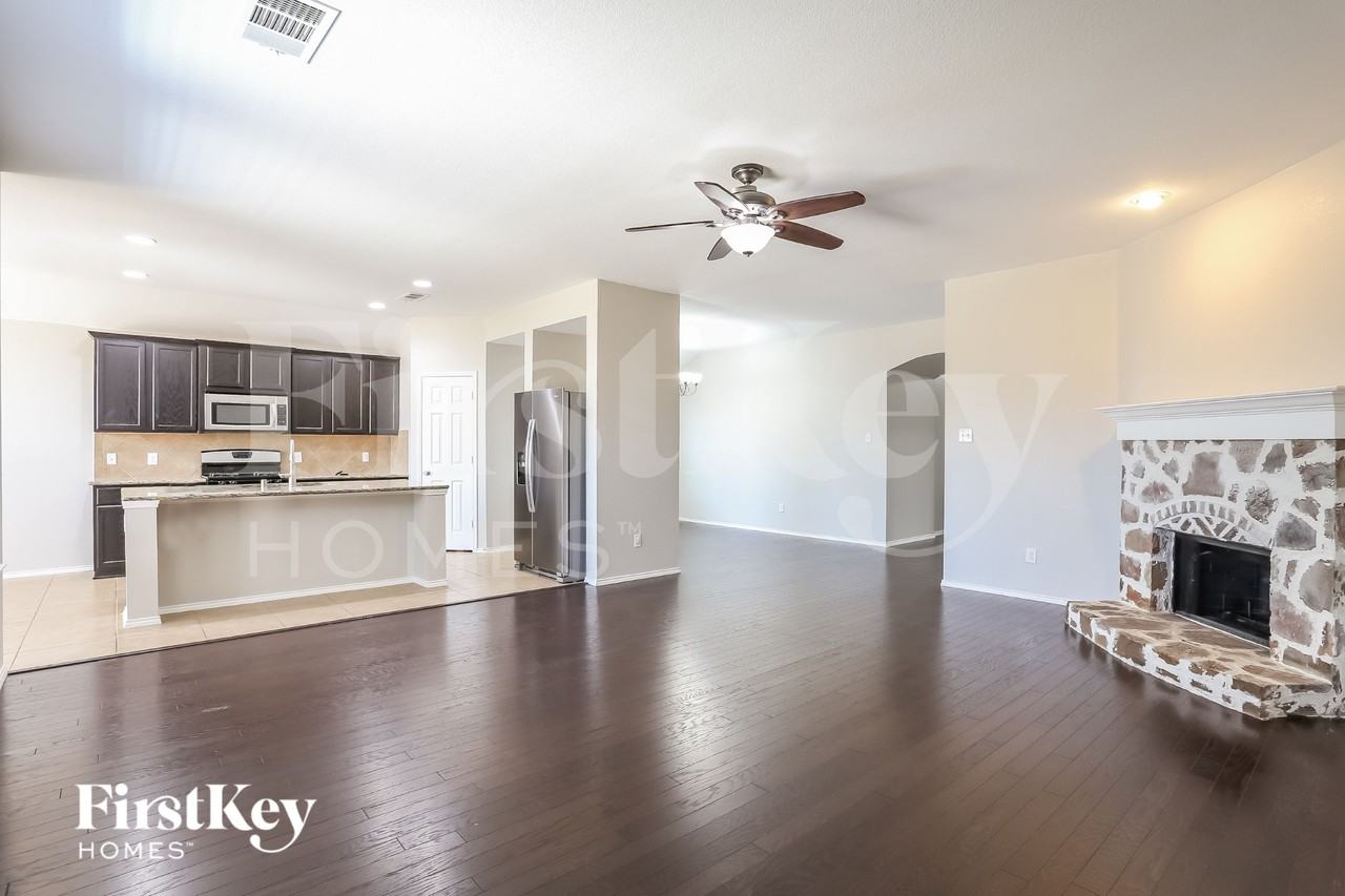 9349 Comanche Ridge Dr - Photo 3 of 15