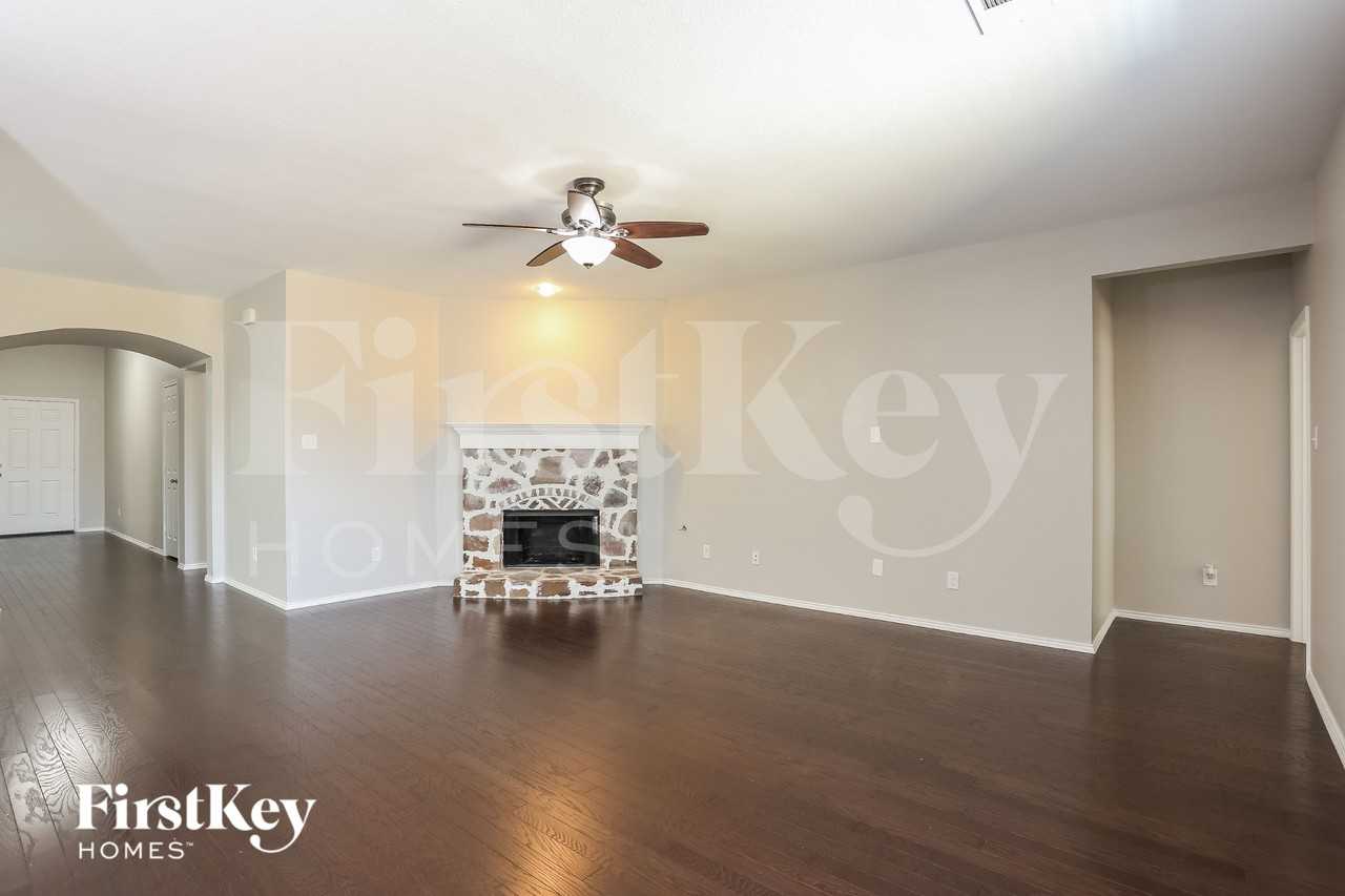 9349 Comanche Ridge Dr - Photo 4 of 15