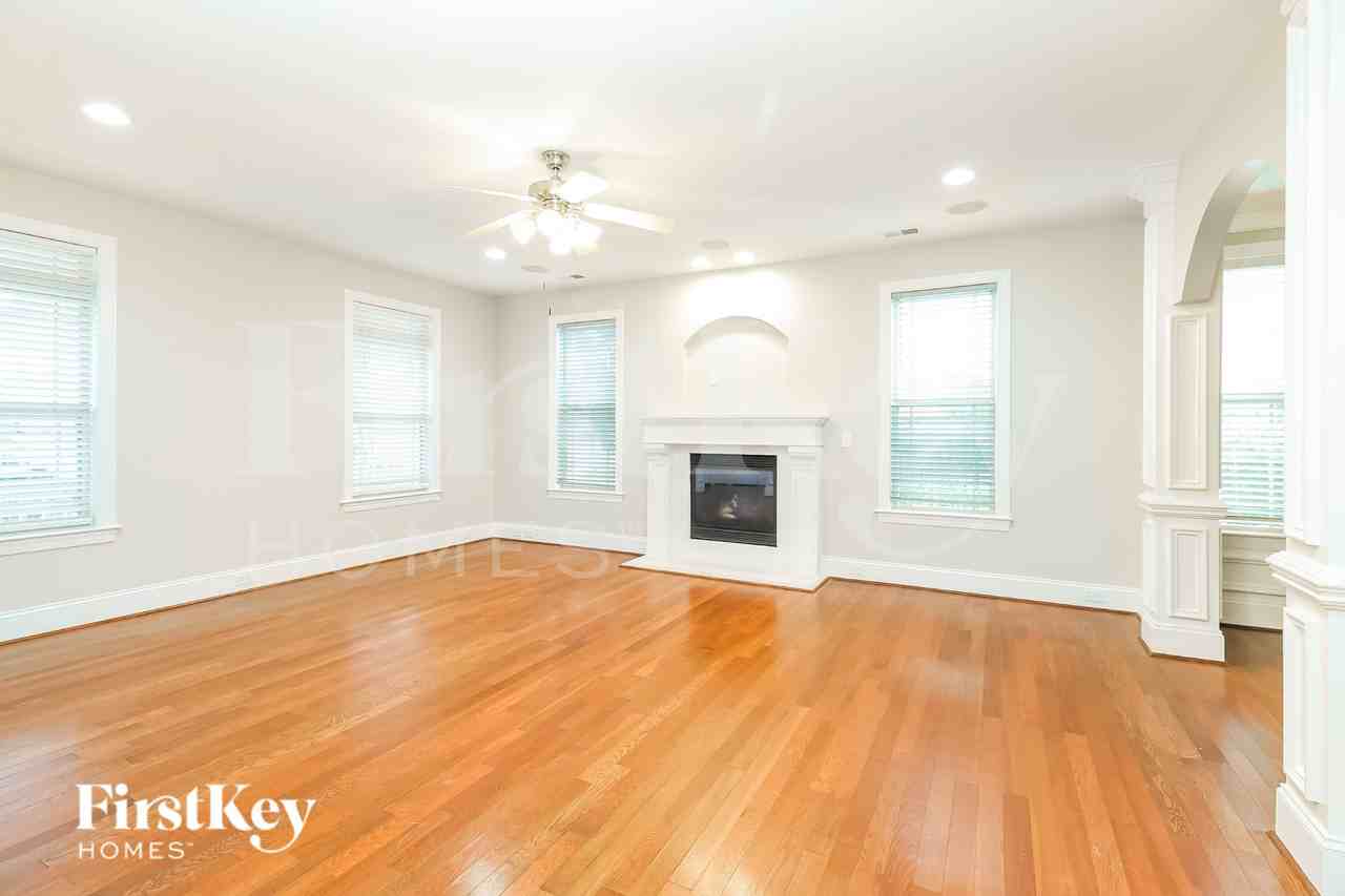 3310 Lucy Dr - Photo 3 of 19