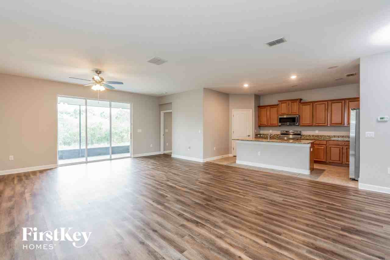 20241 Merry Oak Ave - Photo 2 of 15