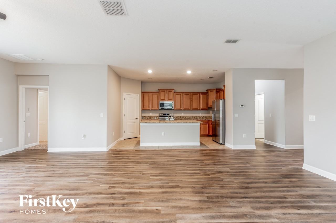 20241 Merry Oak Ave - Photo 3 of 15