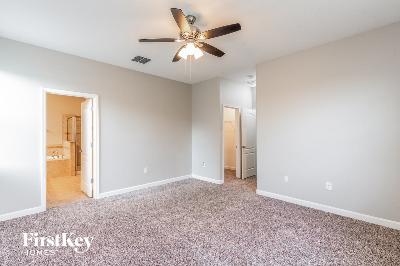 20241 Merry Oak Ave - Photo 7 of 15