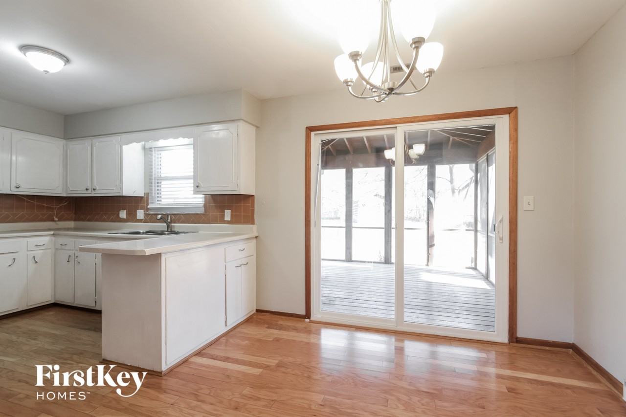 8141 S East St - Photo 4 of 15