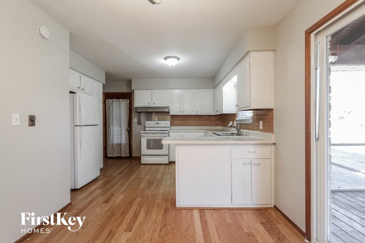 8141 S East St - Photo 5 of 15