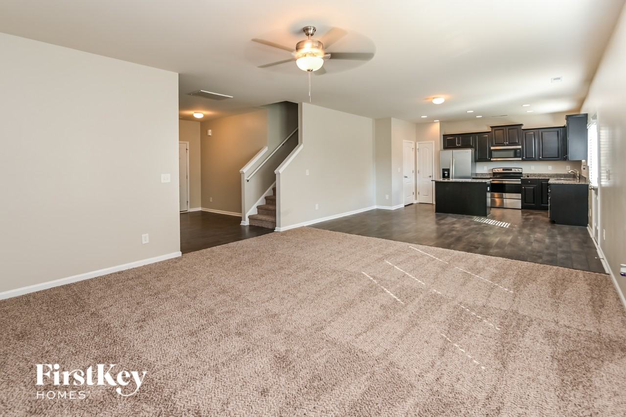 8929 Lilac Tree Ave - Photo 3 of 15