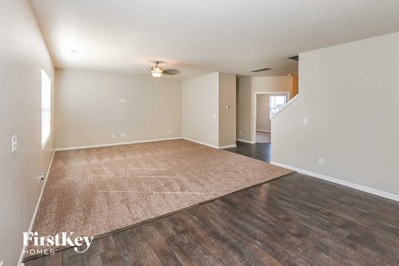 8929 Lilac Tree Ave - Photo 4 of 15