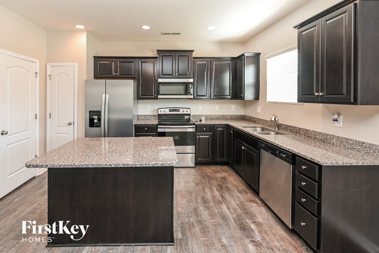 8929 Lilac Tree Ave - Photo 5 of 15