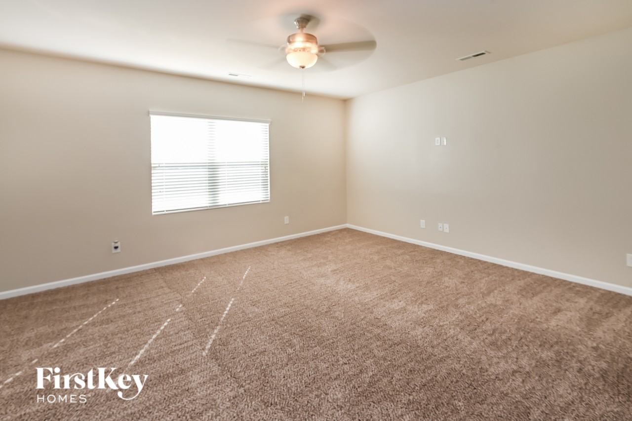 8929 Lilac Tree Ave - Photo 7 of 15