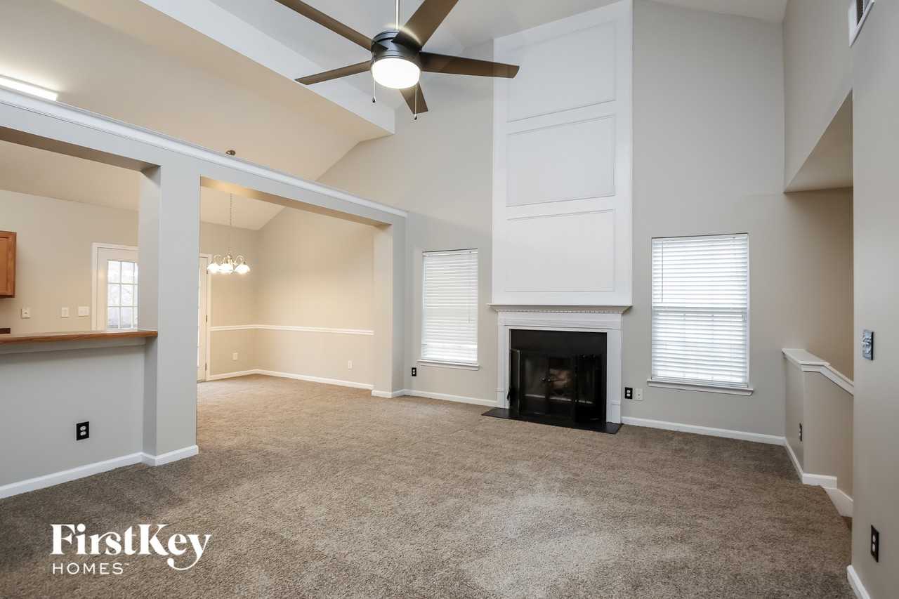 9435 Waldrip Rd - Photo 2 of 15