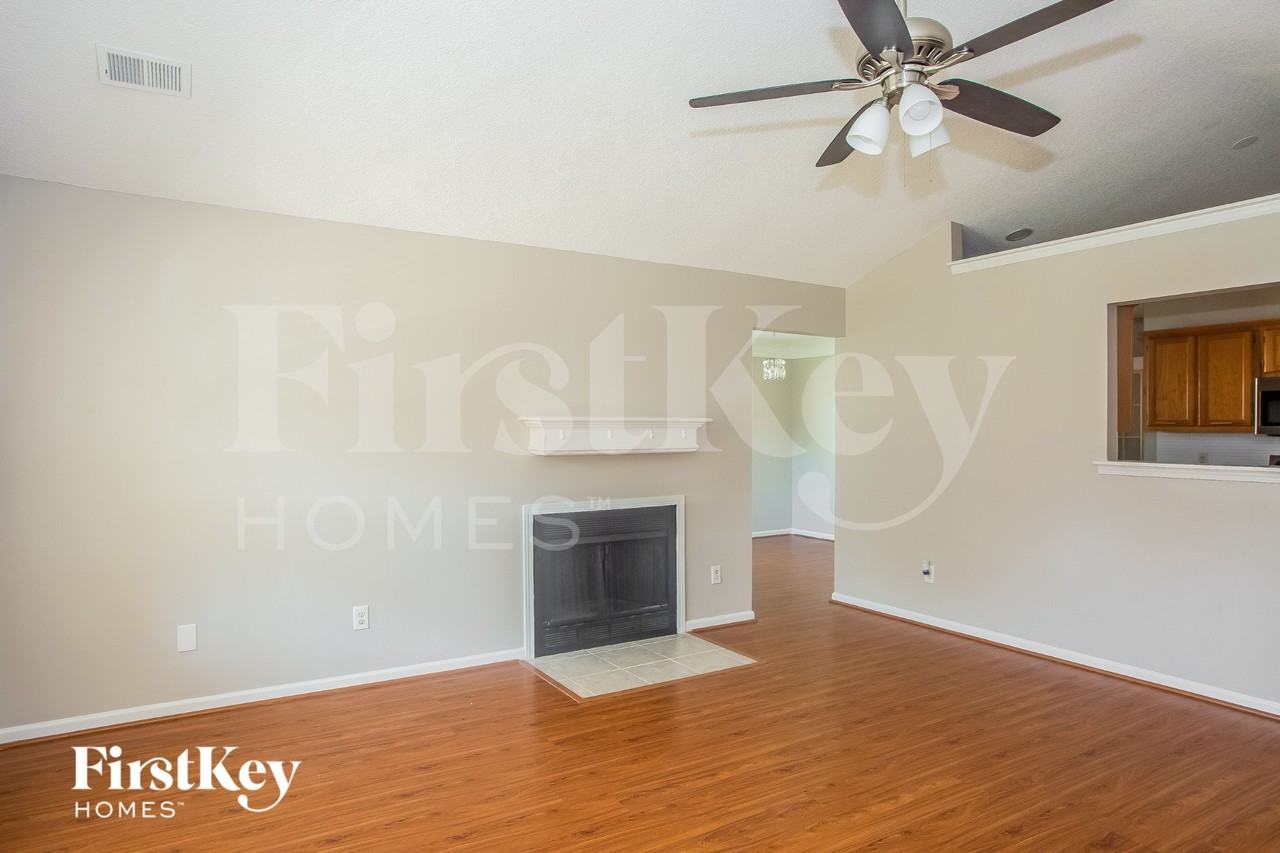 6115 Country Walk Dr - Photo 4 of 15