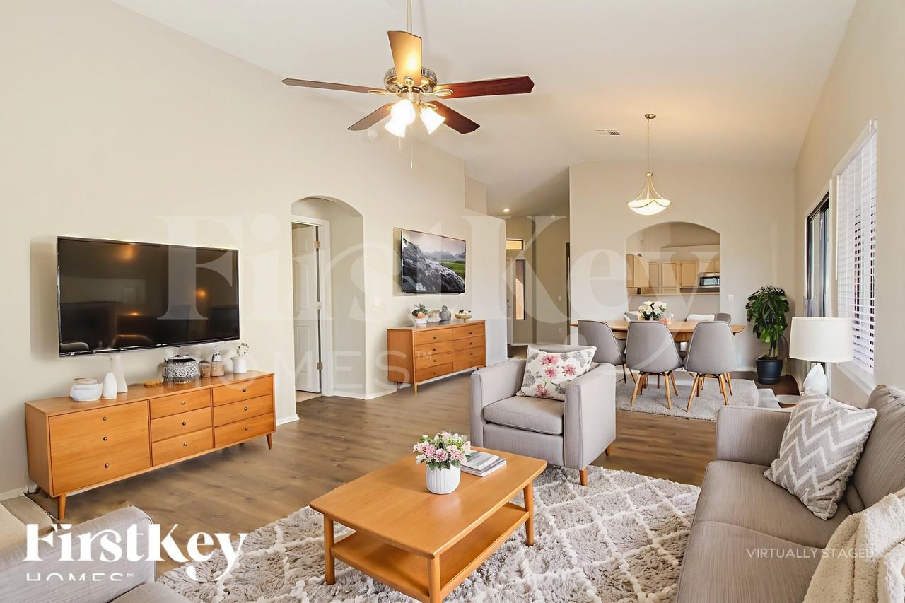 14915 N 86th Dr - Photo 4 of 18