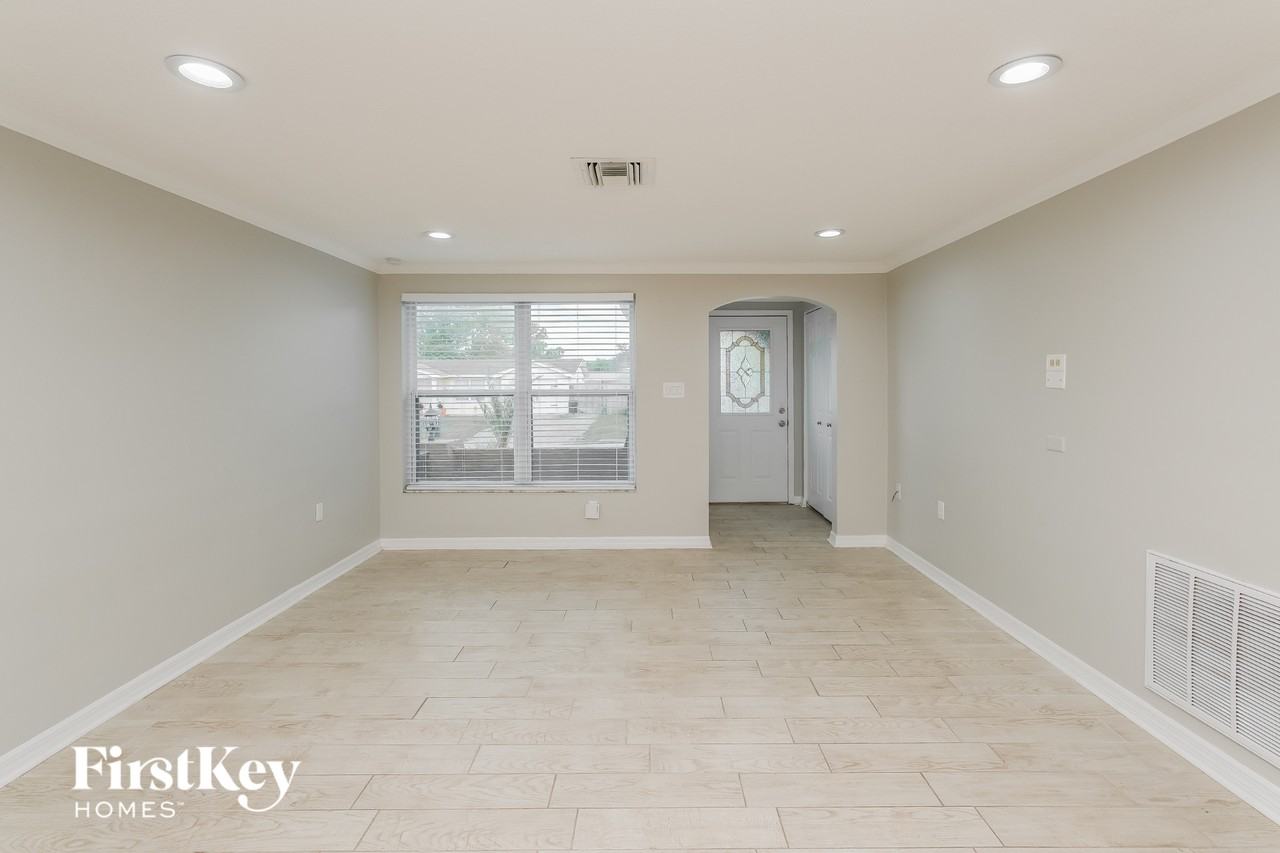 9021 Saint Clair Ln - Photo 2 of 15