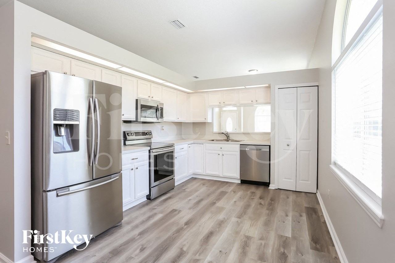 3407 Guernsey Ct - Photo 5 of 15