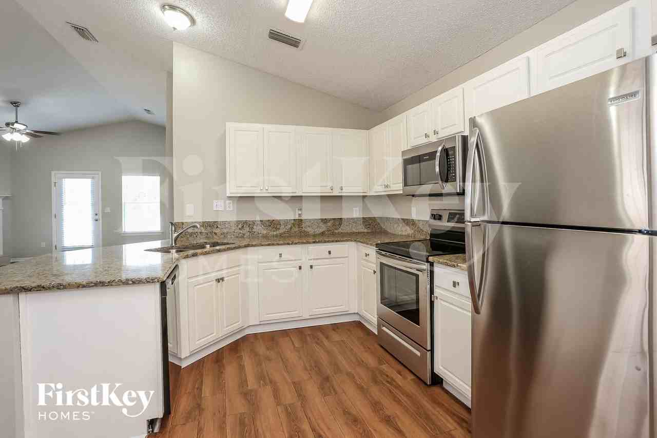 2801 Cross Creek Dr - Photo 5 of 15