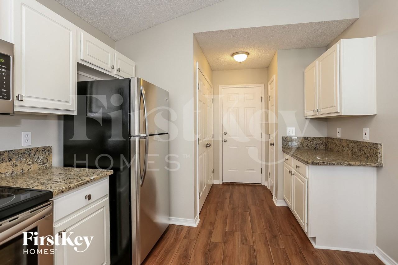 2801 Cross Creek Dr - Photo 6 of 15