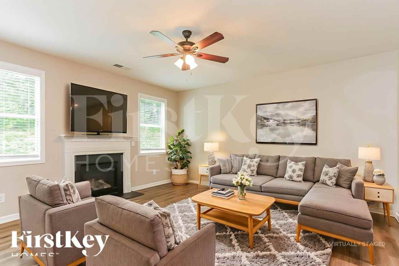 447 Clapton Ct - Photo 5 of 19