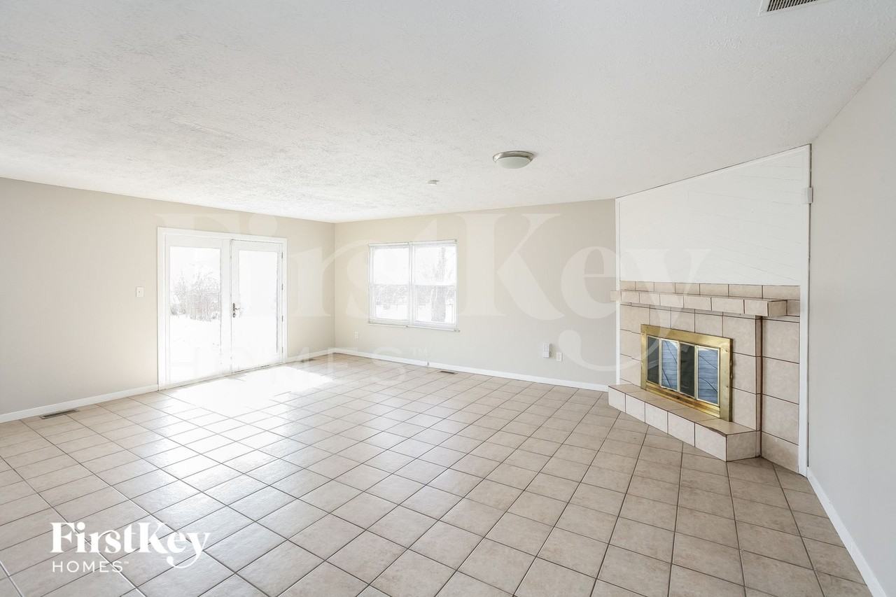 8819 Timberwood Dr - Photo 3 of 15