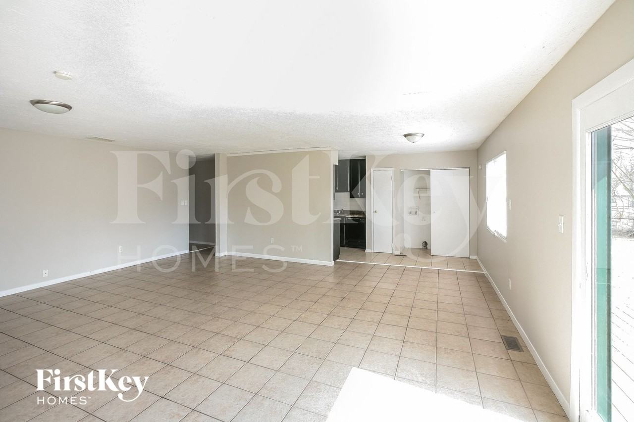 8819 Timberwood Dr - Photo 4 of 15