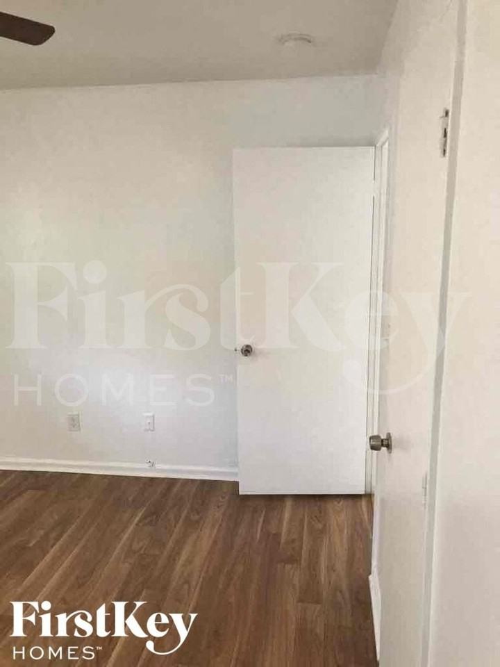 844 Date Palm Dr - Photo 6 of 13