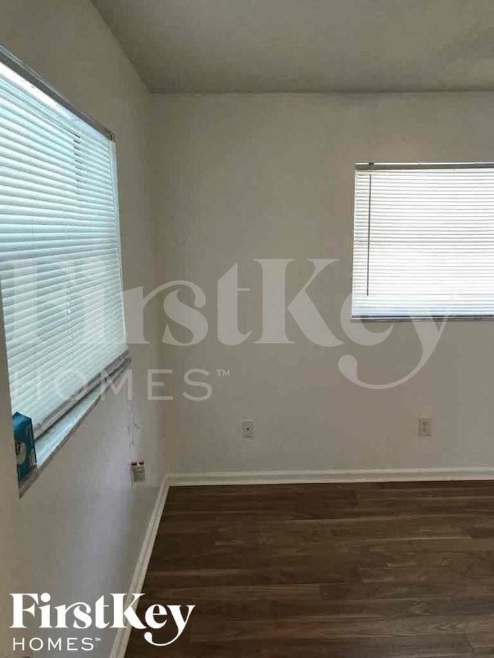 844 Date Palm Dr - Photo 7 of 13