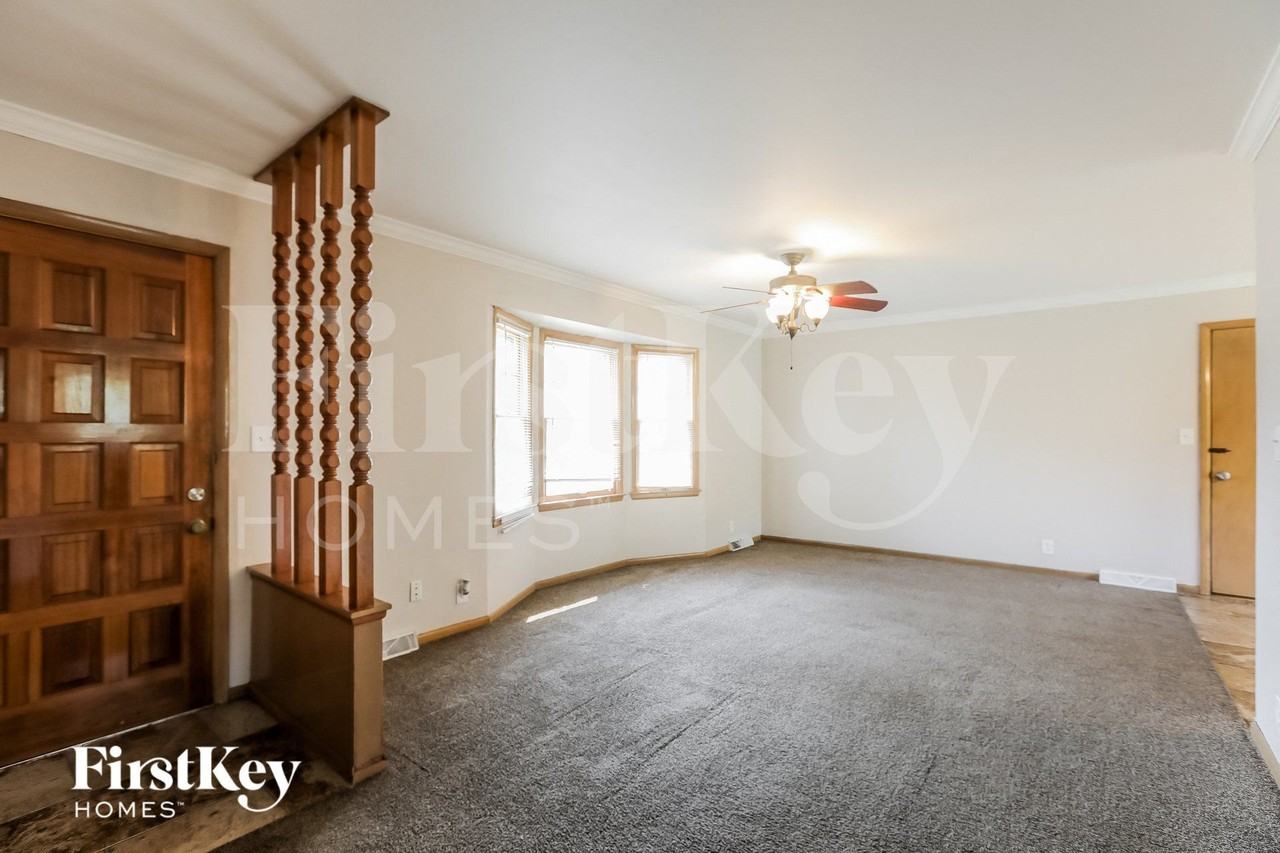 8304 Hunter St - Photo 4 of 15