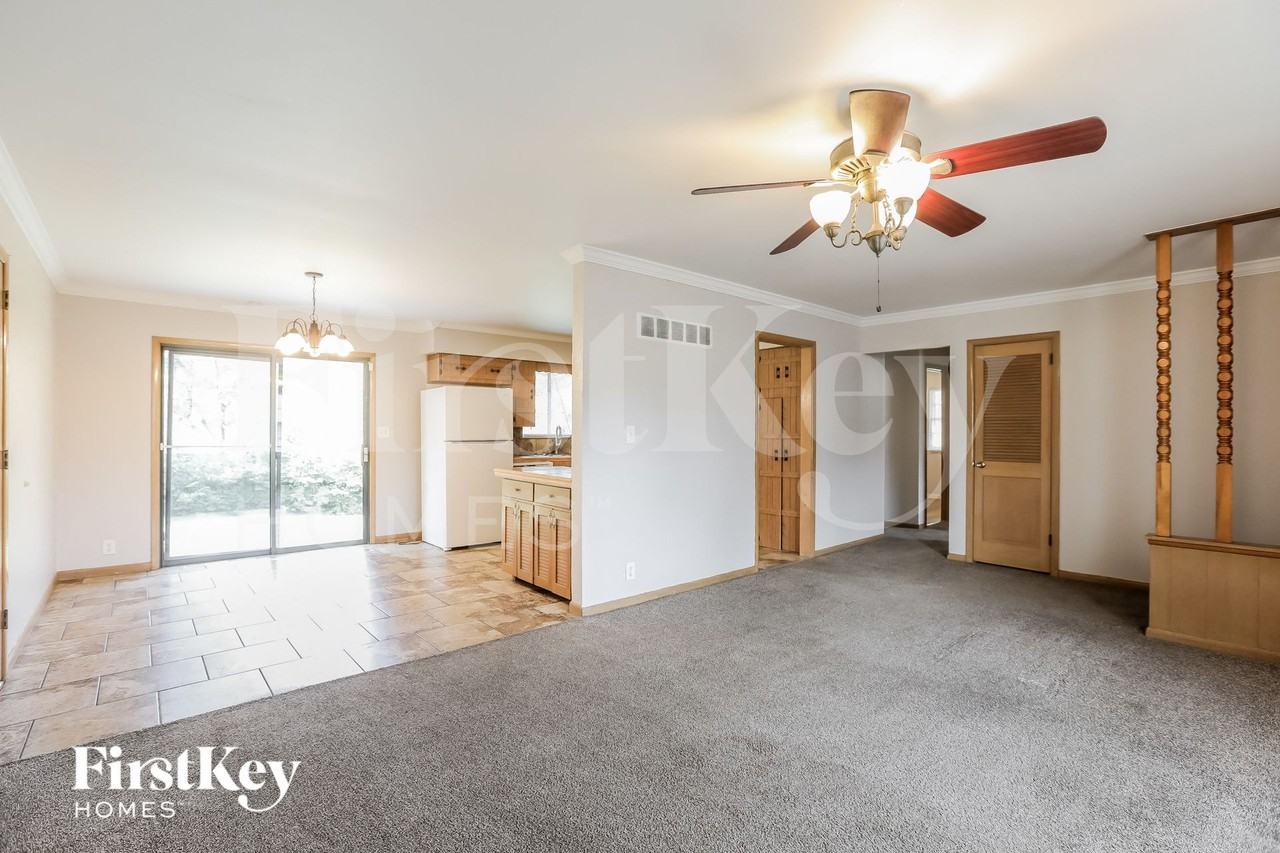 8304 Hunter St - Photo 5 of 15