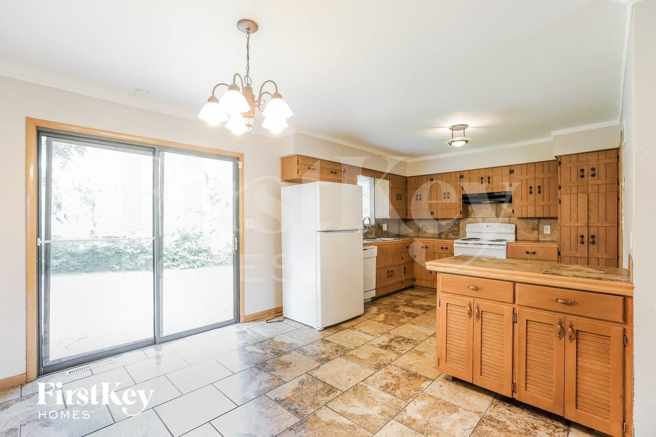 8304 Hunter St - Photo 6 of 15