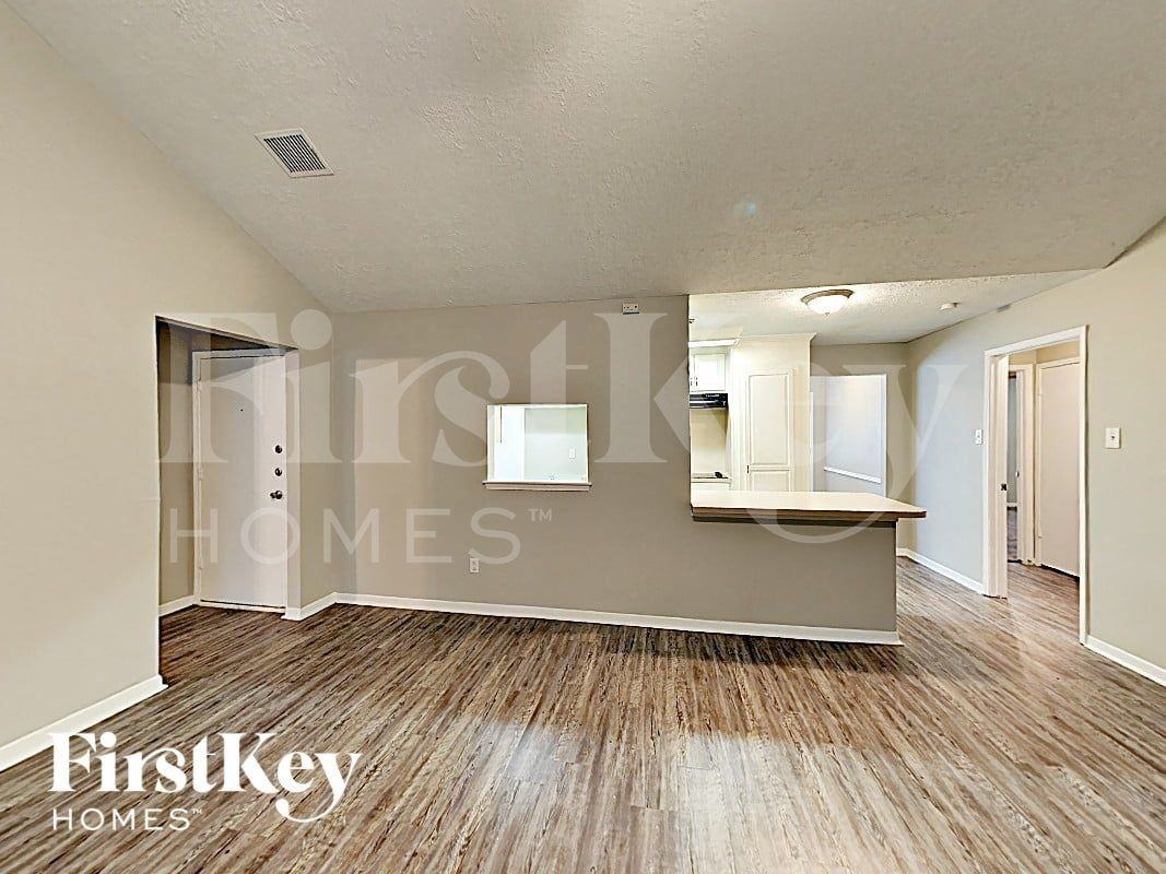 7123 Foxmar Ln - Photo 3 of 13