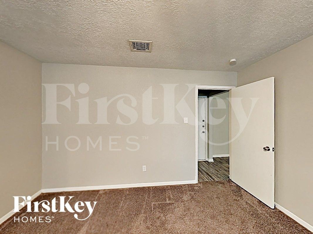 7123 Foxmar Ln - Photo 7 of 13