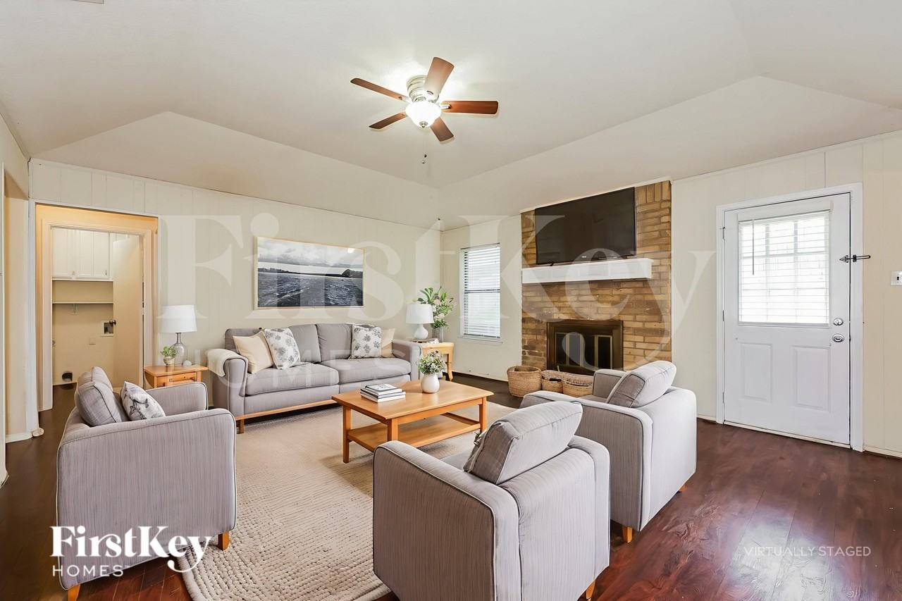 6525 Constitution Dr - Photo 4 of 19