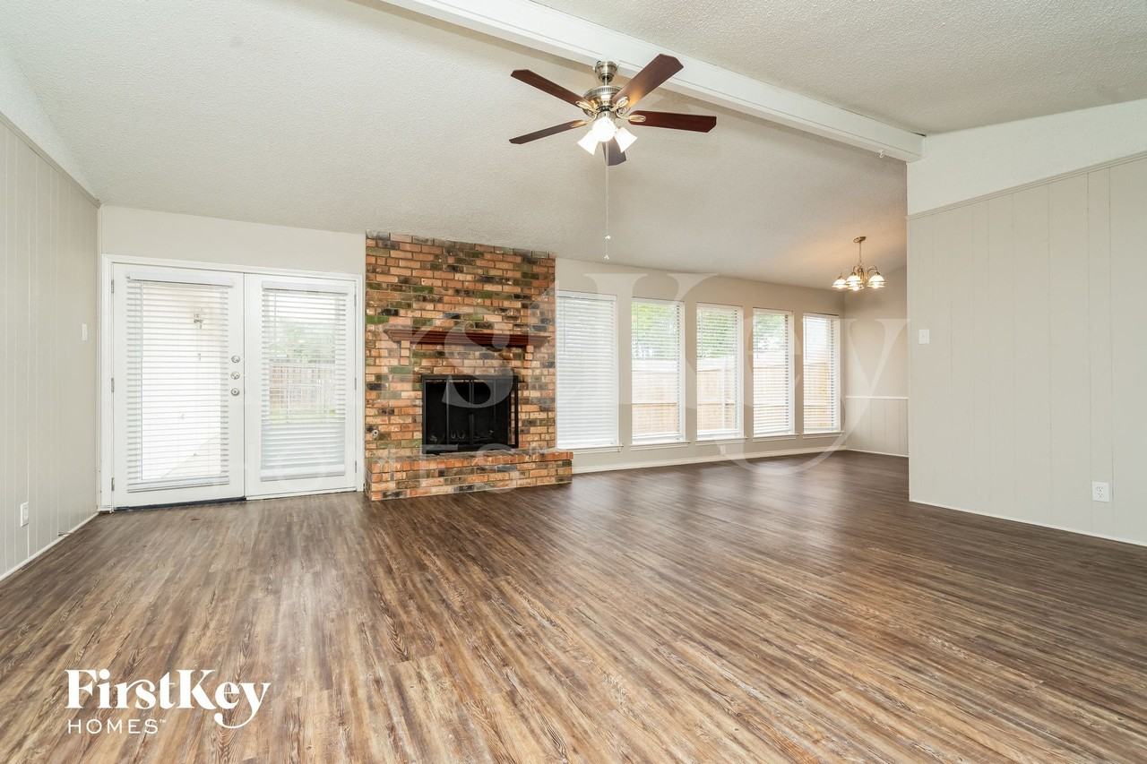 635 Truman Ct - Photo 2 of 15