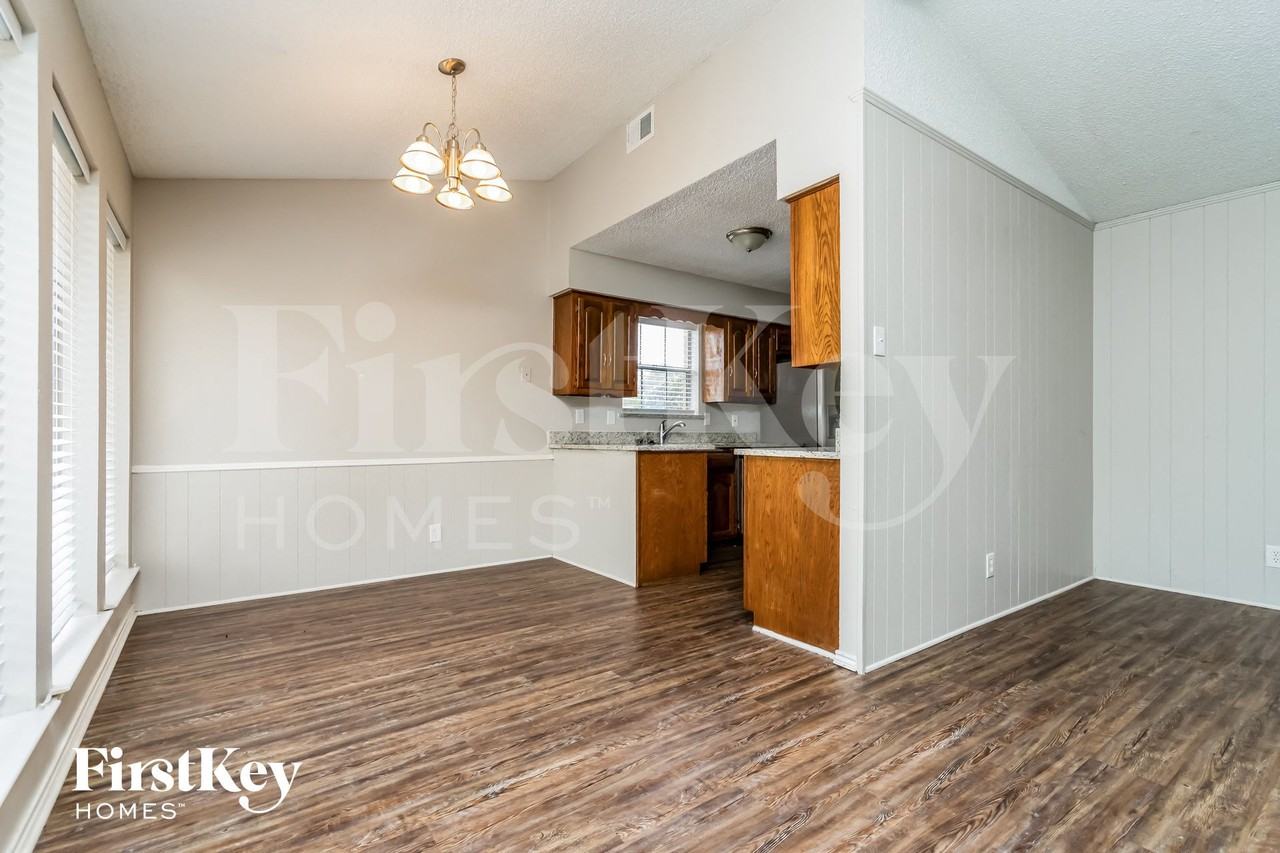 635 Truman Ct - Photo 7 of 15