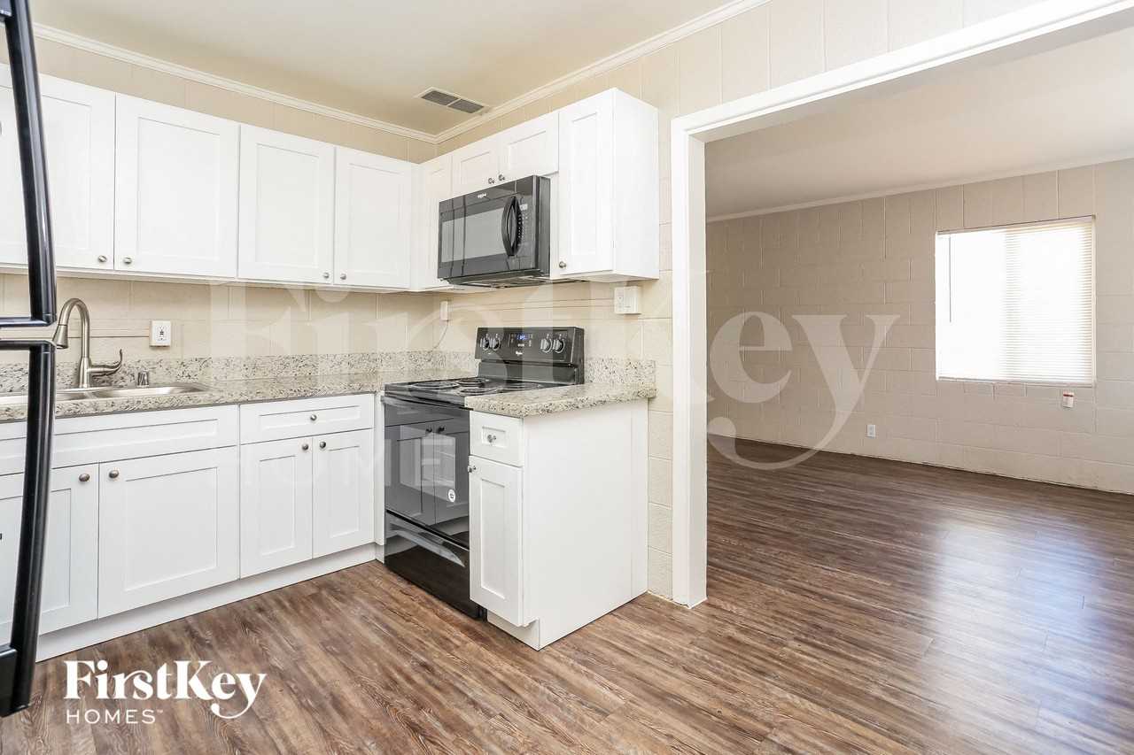 619 Essex East Dr - Photo 6 of 15