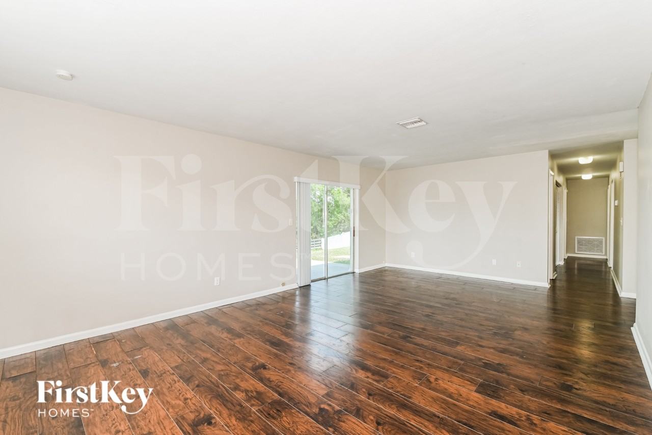 510 Neave - Photo 3 of 16