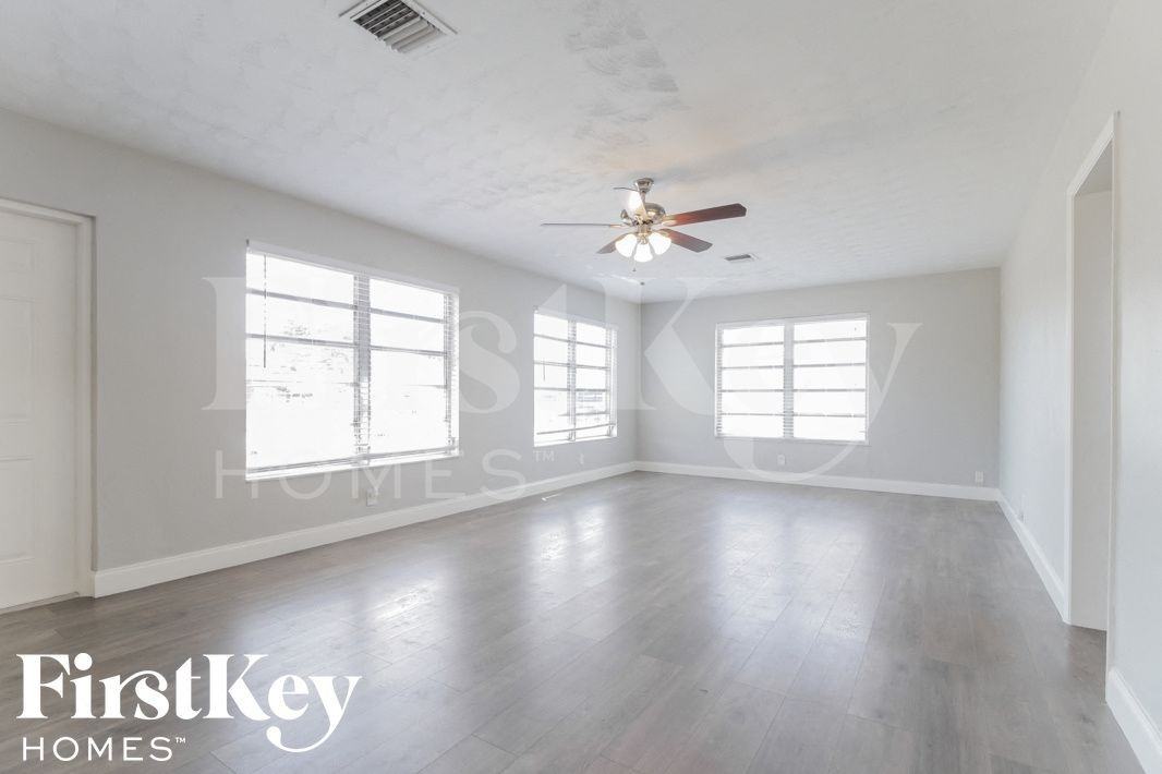 4521 Nw 12th Ave - Photo 4 of 15