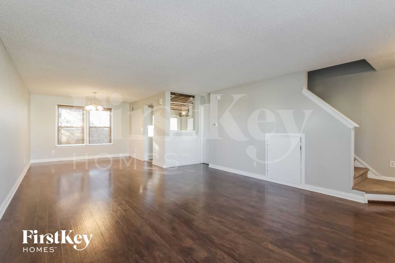 319 Sunburst Ln - Photo 2 of 15